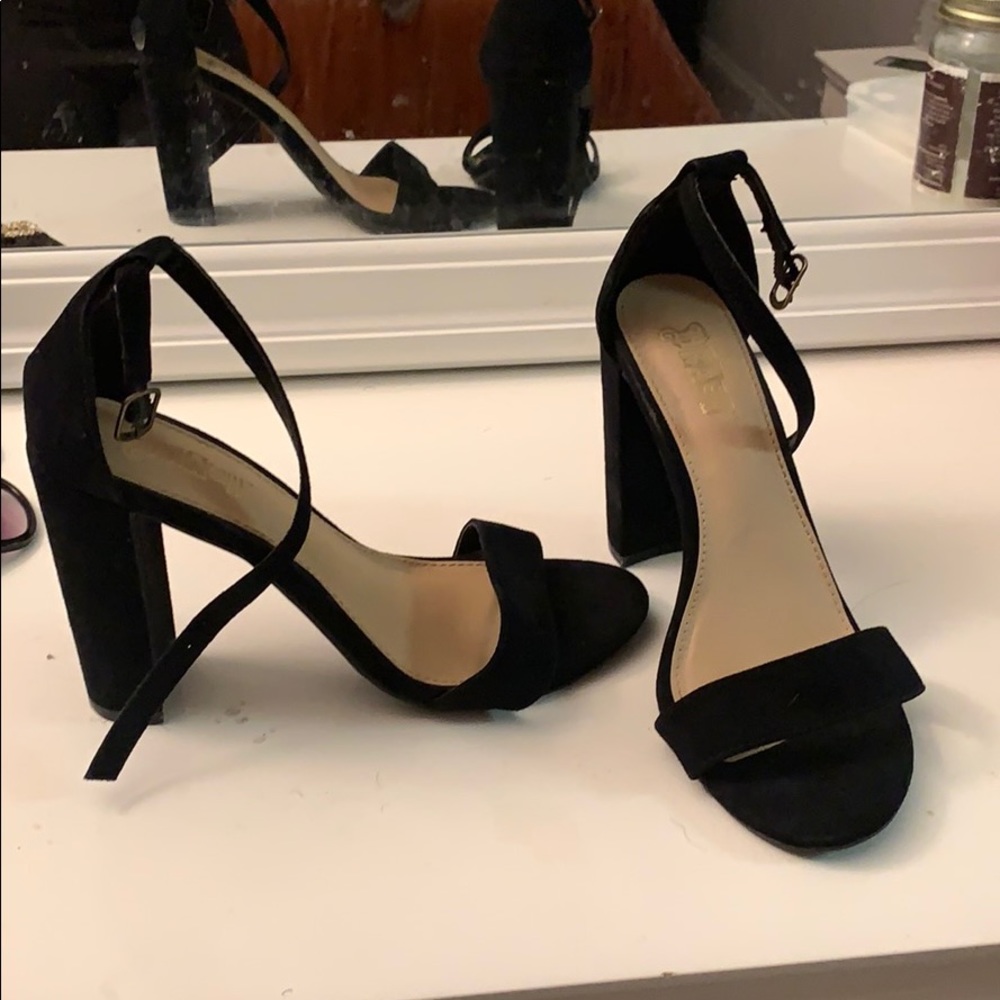 HEELS - Picture 2 of 2